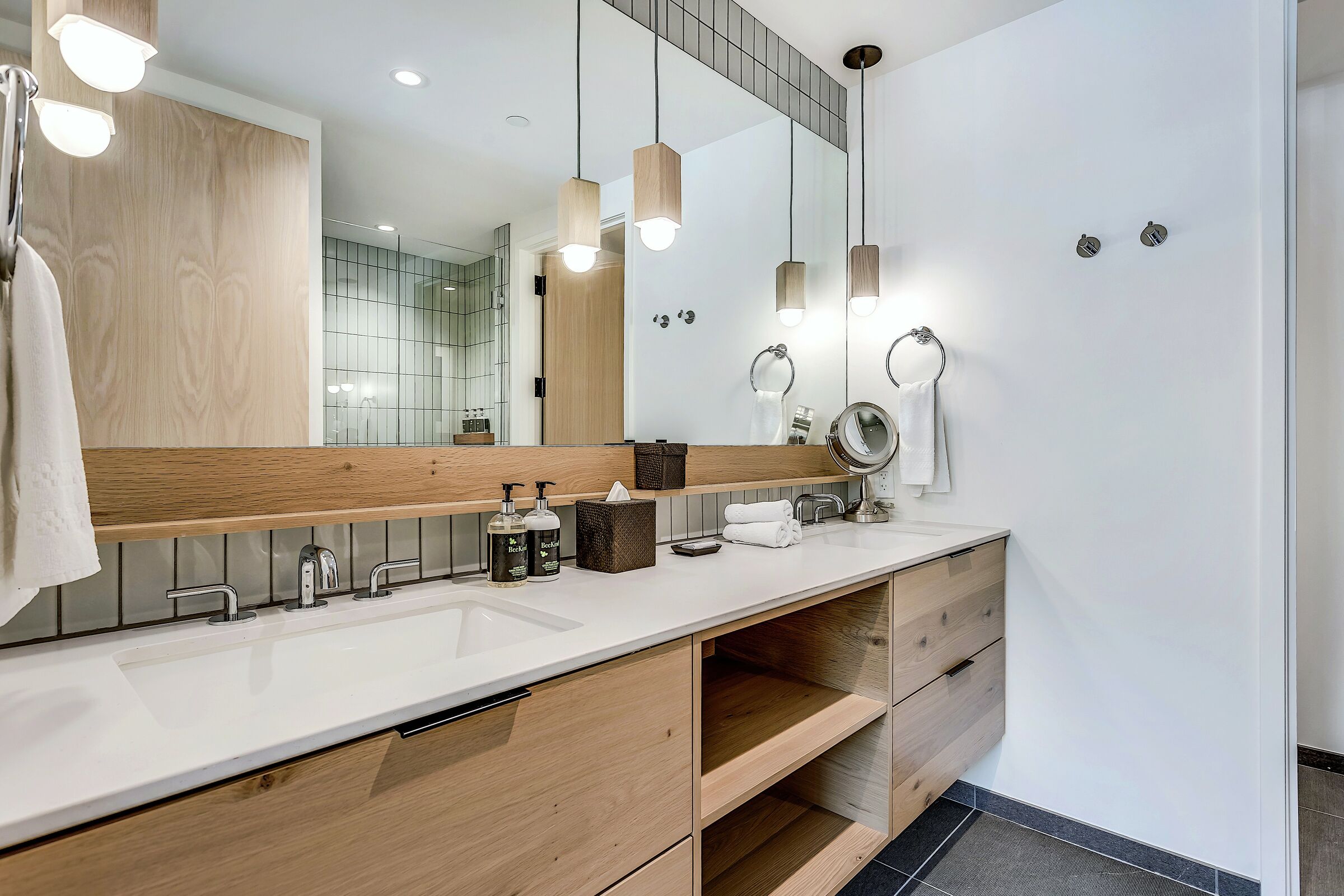 #403 - Master Ensuite Bathroom