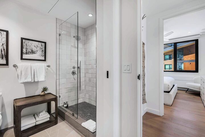 #302 - Bathroom
