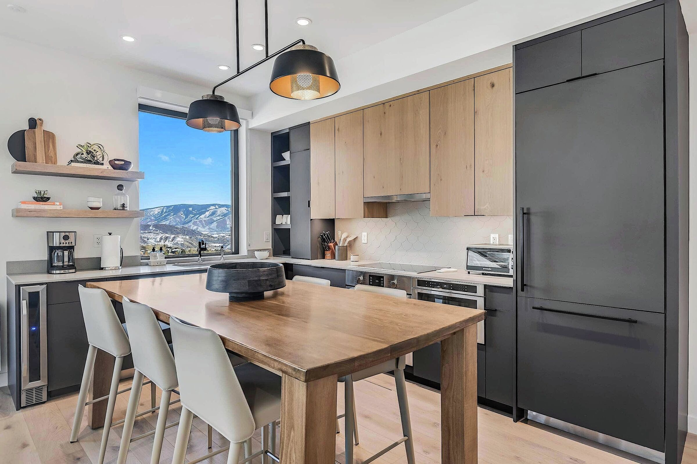 Dining Area & Kitchen