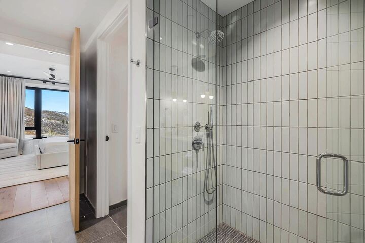 #302 - Master Ensuite Bathroom