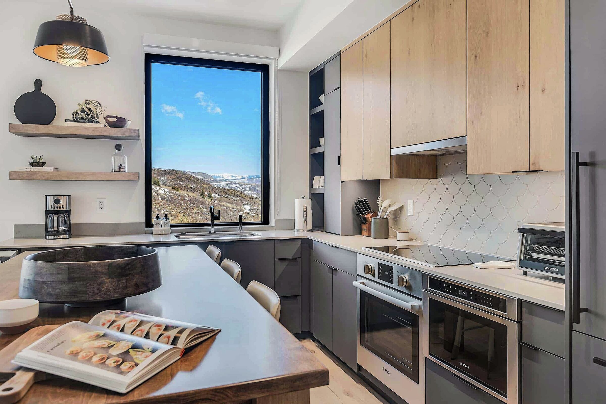 Dining Area & Kitchen