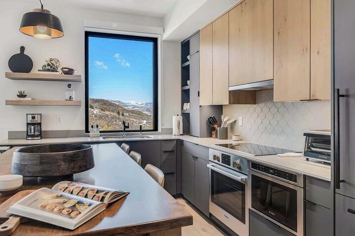 #302 - Dining Area & Kitchen