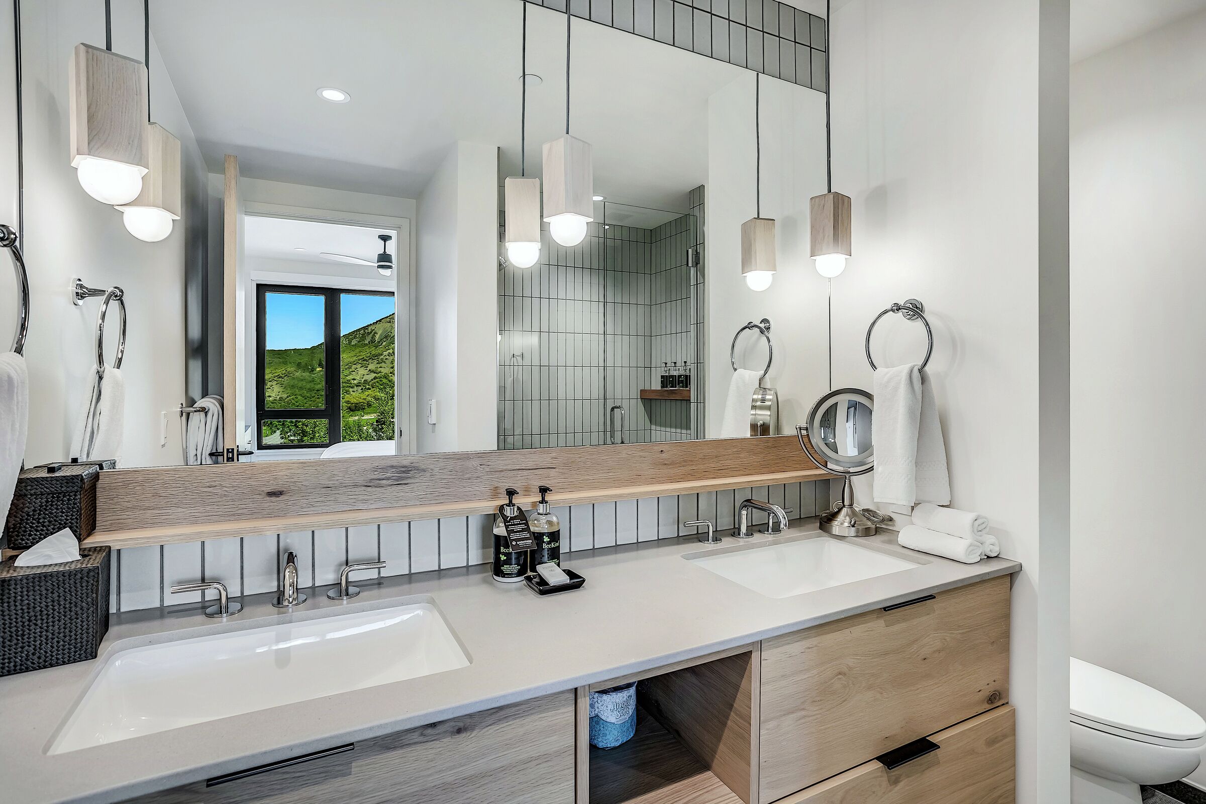 #206 - Master Ensuite Bathroom