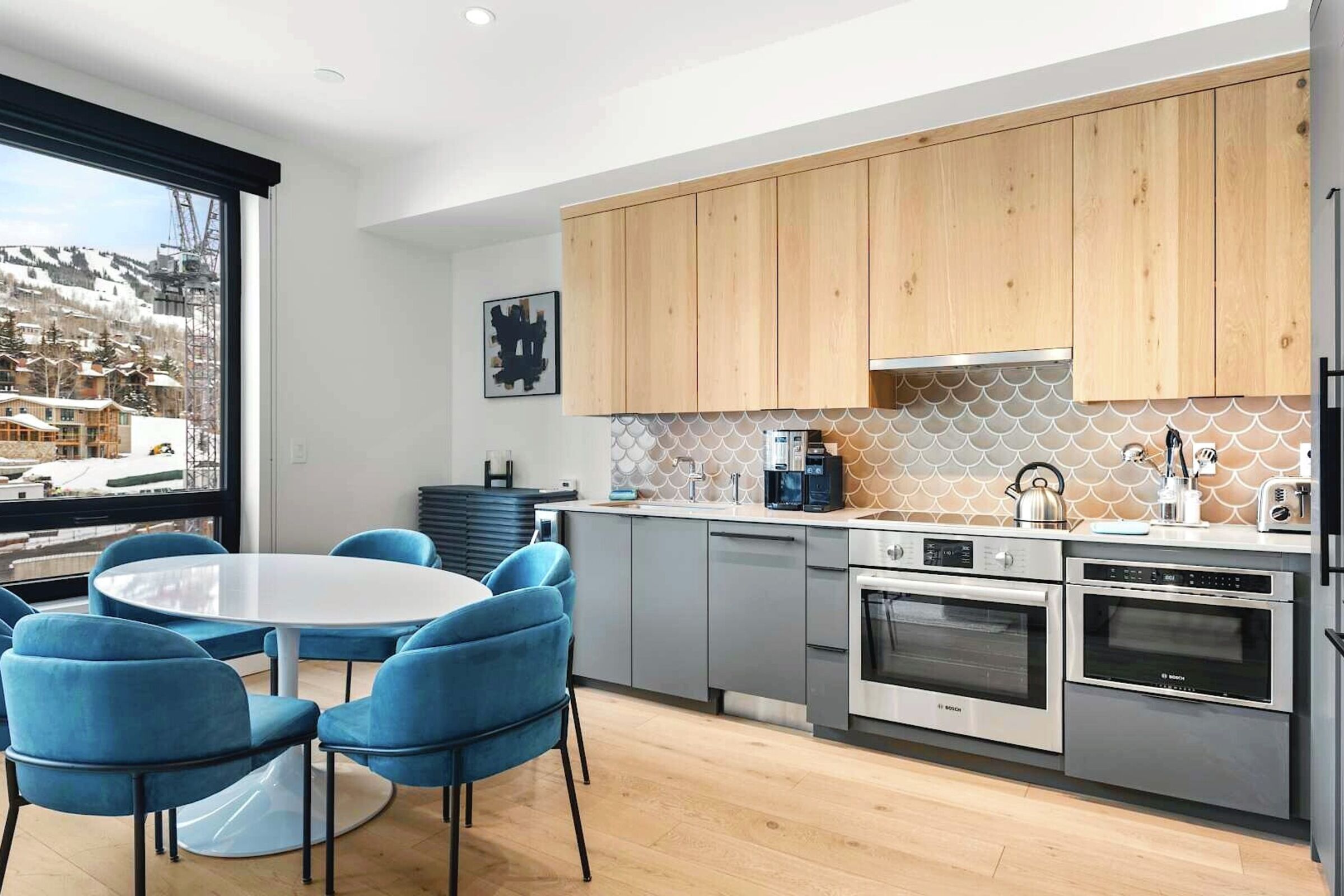 Dining Area & Kitchen
