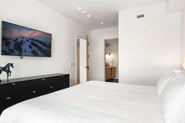 #505 - Master Bedroom