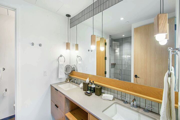 #304 - Master Ensuite Bathroom