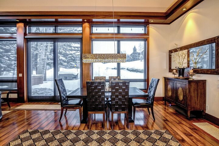 4 Bdrm + Den 5.5 Bath HT - Dining Area