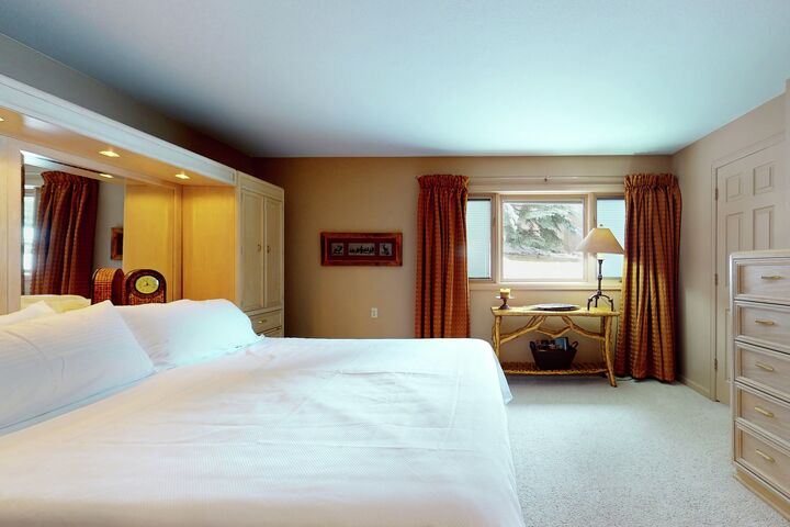 4 Bdrm + Den 5.5 Bath HT - Bedroom