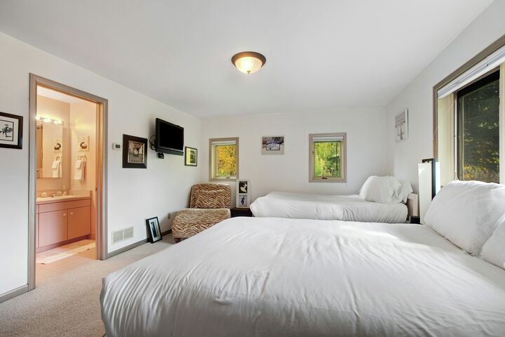 4 Bdrm + Den 5.5 Bath HT - Bedroom