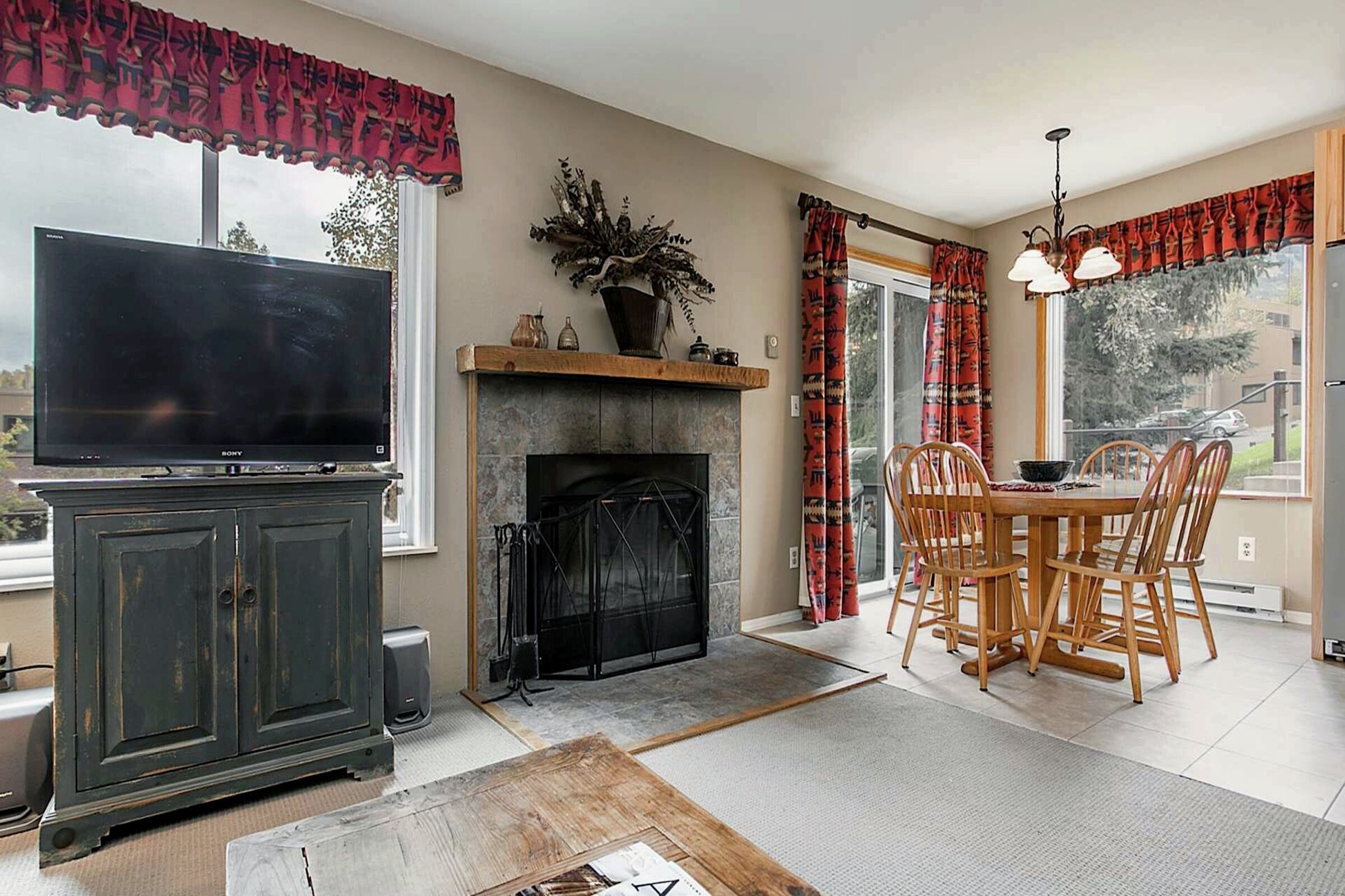 Living Area & Dining Area