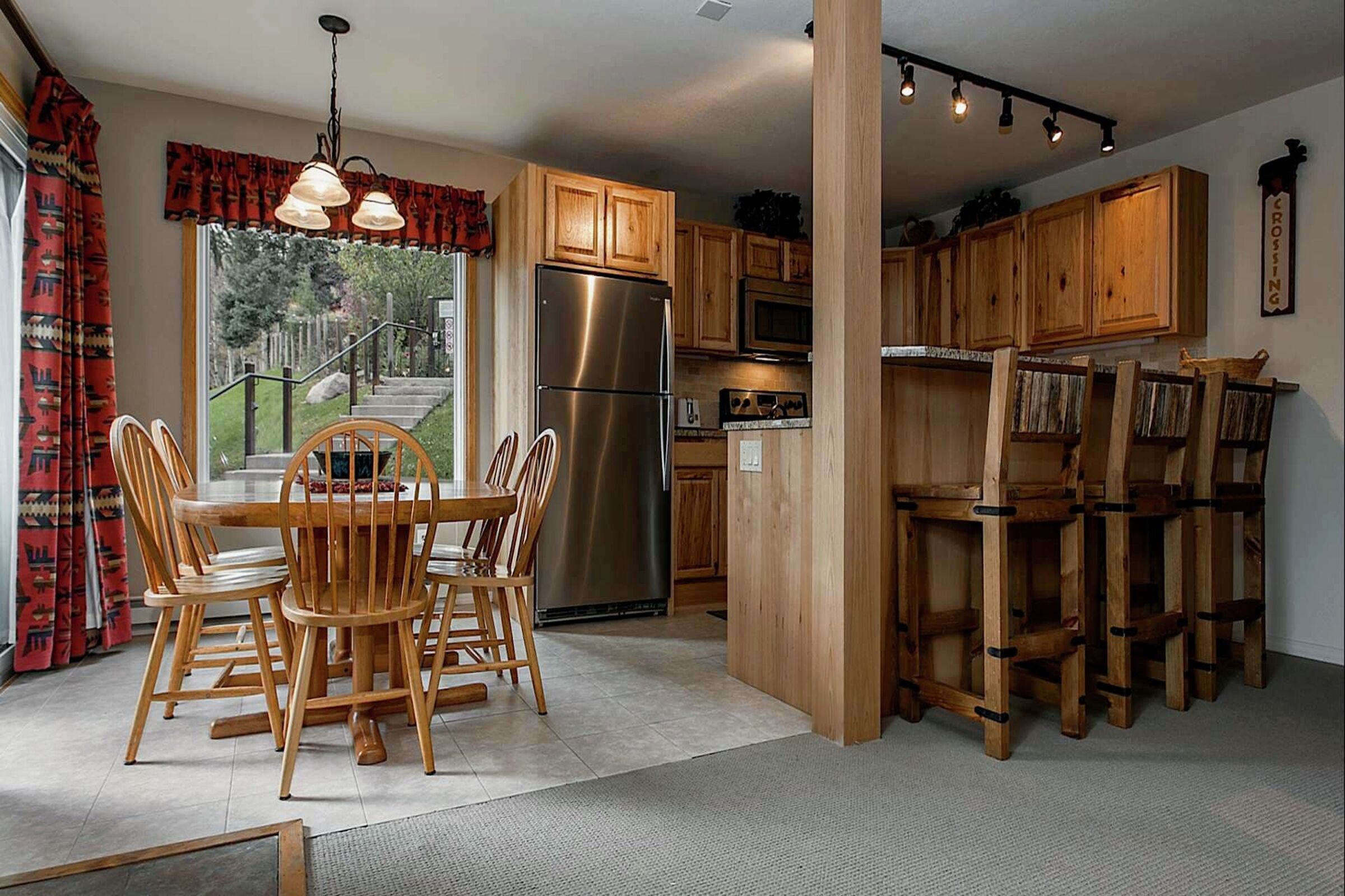 Dining Area & Kitchen