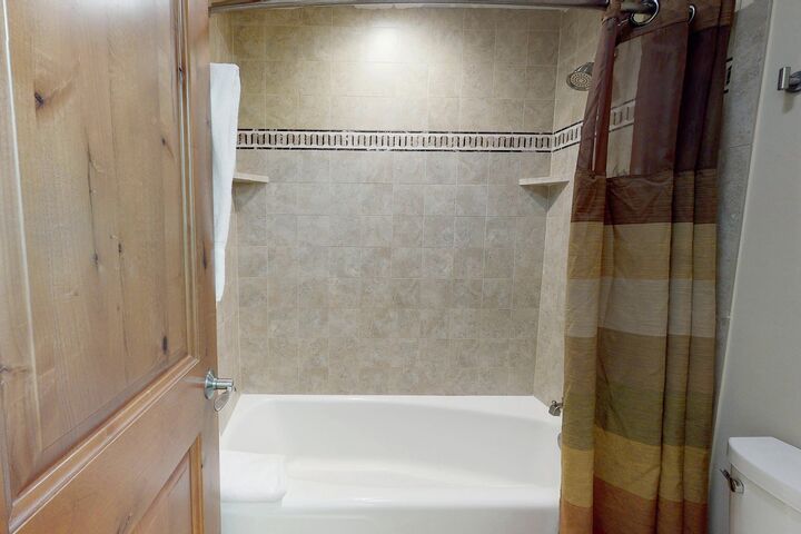 #27 - Studio Bathroom