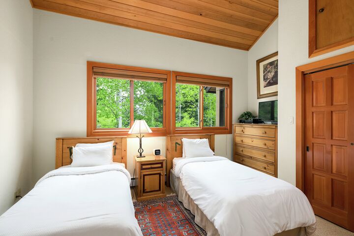 2 Bdrm 3 Bath #25 - Bedroom