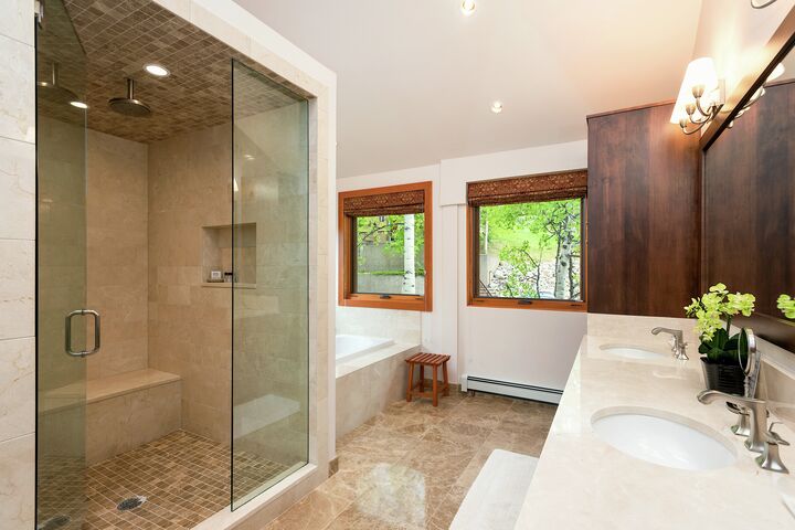 2 Bdrm 3 Bath #25 - Master Ensuite Bathroom