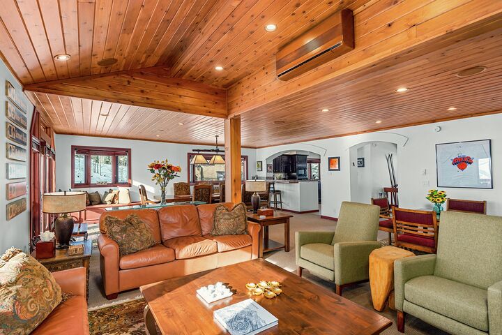 3 Bdrm 5 Bath #17 - Living Area