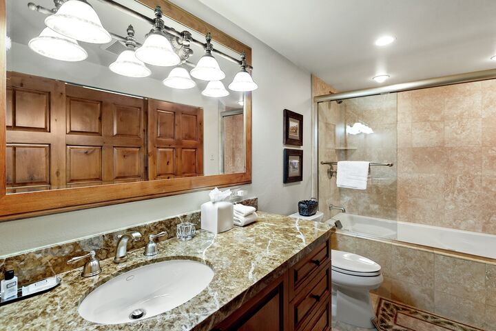 3 Bdrm 5 Bath #17 - Bathroom