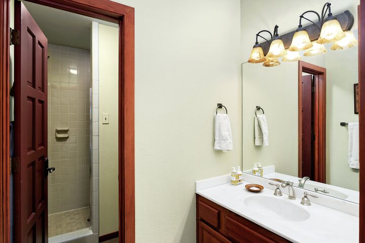 3 Bdrm 5 Bath #17 - Bathroom