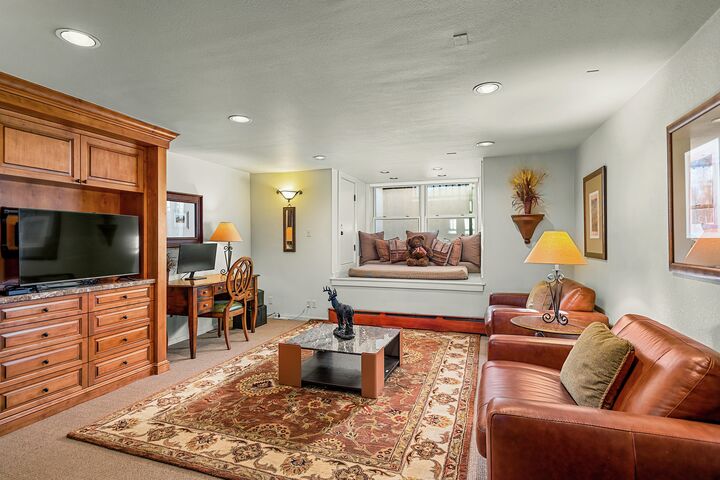 3 Bdrm 5 Bath #17 - Family Room