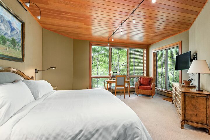 4 Bdrm 5 Bath #34 - Master Bedroom