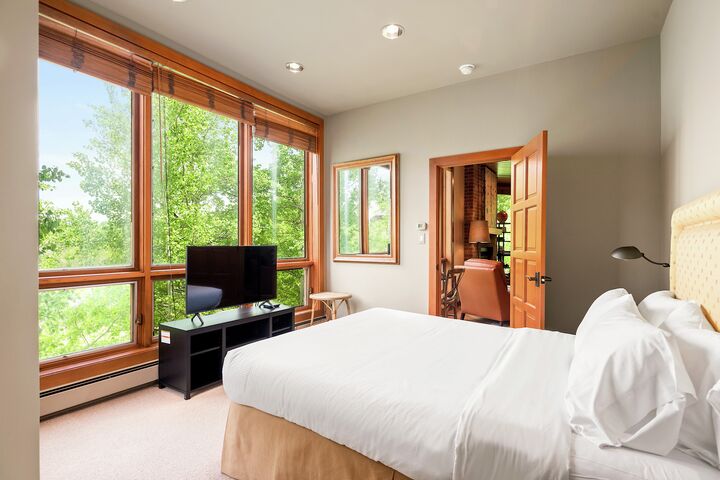 4 Bdrm 5 Bath #34 - Bedroom