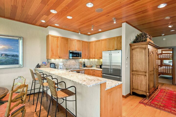 4 Bdrm 5 Bath #34 - Kitchen