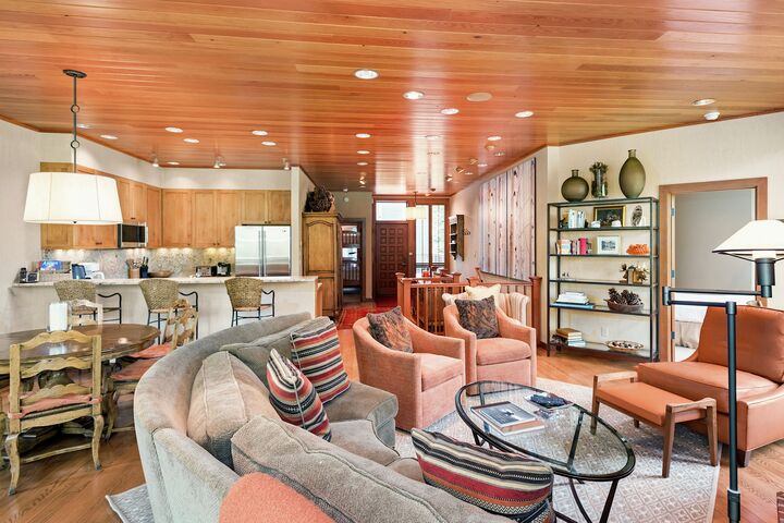 4 Bdrm 5 Bath #34 - Living Area