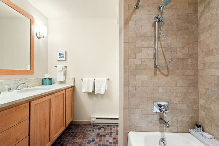 4 Bdrm 5 Bath #34 - Bathroom
