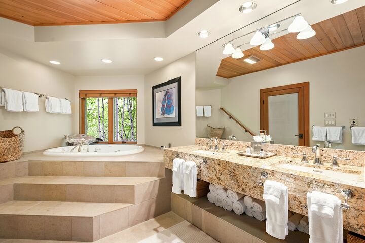 4 Bdrm 5 Bath #34 - Master Ensuite Bathroom