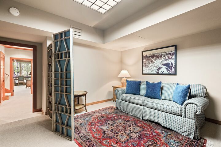 4 Bdrm 5 Bath #34 - Den