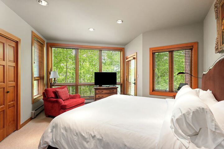 4 Bdrm 5 Bath #34 - Bedroom
