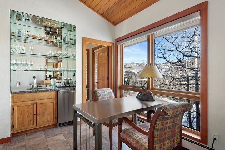 2 Bdrm 2.5 Bath #45 - Wet Bar