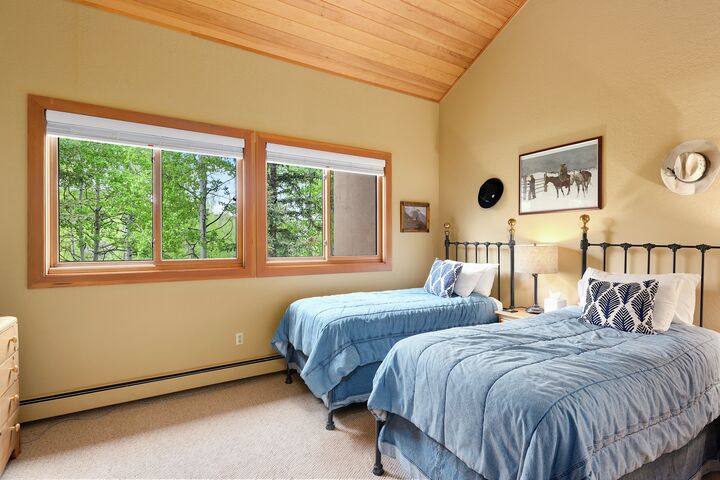 2 Bdrm 2.5 Bath #24 - Bedroom