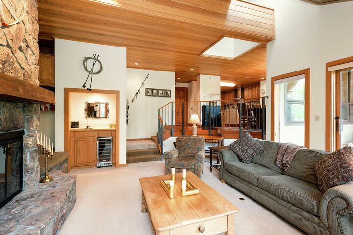 2 Bdrm 2.5 Bath #24 - Living Area