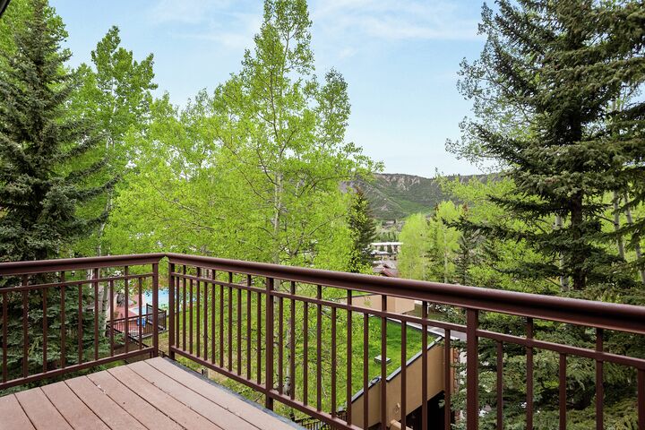 2 Bdrm 2.5 Bath #24 - Balcony