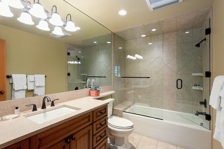 2 Bdrm 2.5 Bath #24 - Bathroom