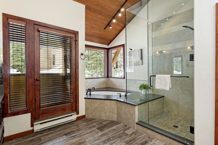 2 Bdrm 3 Bath #10 - Master Ensuite Bathroom