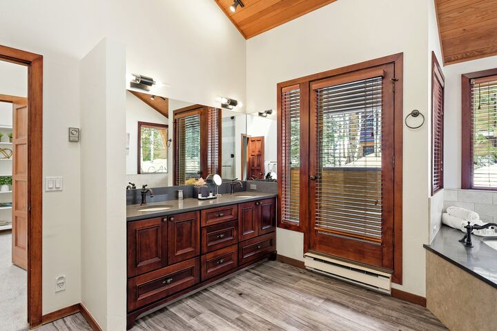 2 Bdrm 3 Bath #10 - Master Ensuite Bathroom