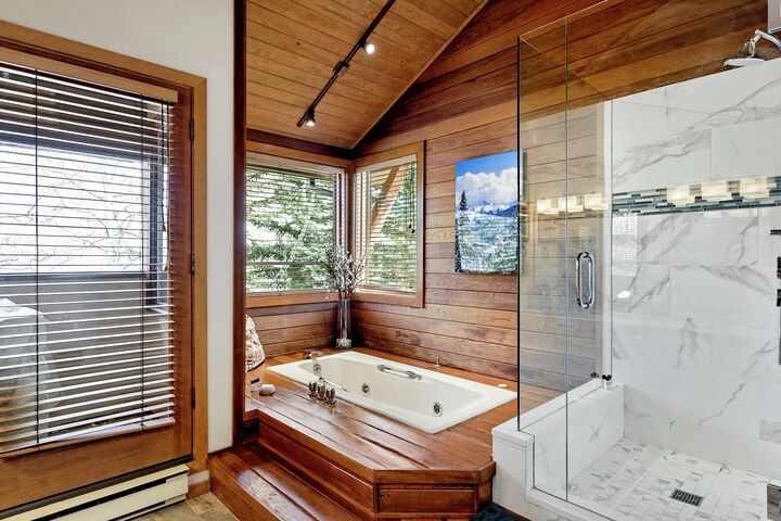 3 Bdrm 3.5 Bath #18 - Master Ensuite Bathroom