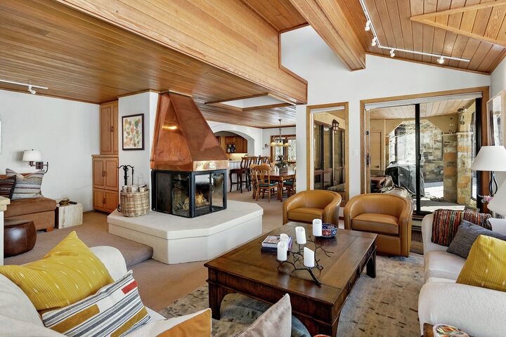 3 Bdrm 3.5 Bath #18 - Living Area