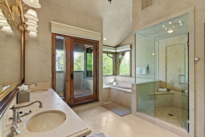 3 Bdrm 4.5 Bath #15 - Master Ensuite Bathroom