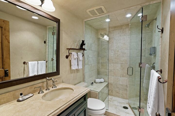 3 Bdrm 4.5 Bath #15 - Bathroom