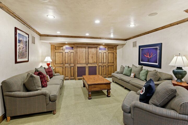 3 Bdrm 4.5 Bath #15 - Family Room