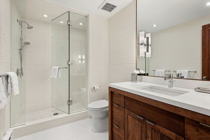 3 Bdrm 4.5 Bath #16 - Bathroom