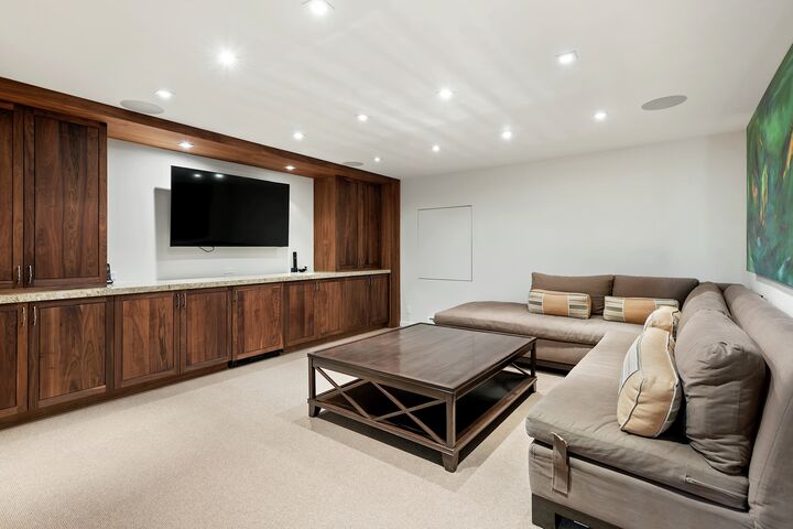 3 Bdrm 4.5 Bath #16 - Family Room