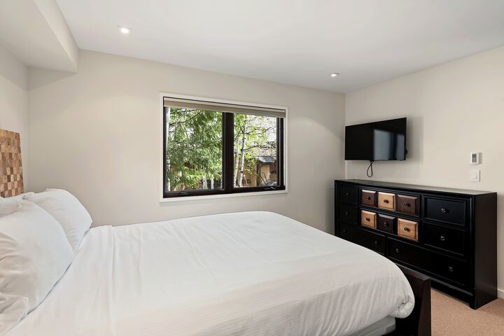 3 Bdrm 4.5 Bath #16 - Bedroom