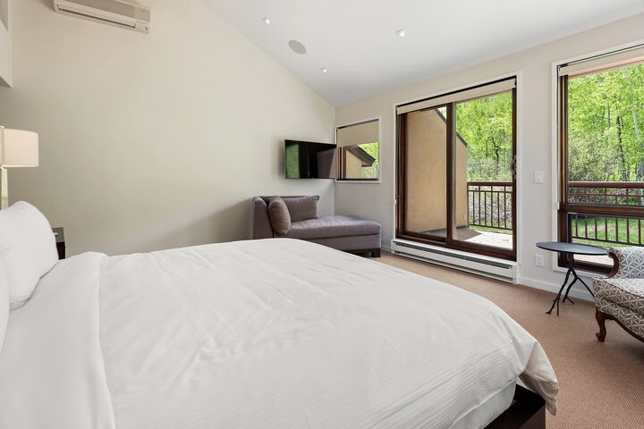 3 Bdrm 4.5 Bath #16 - Master Bedroom