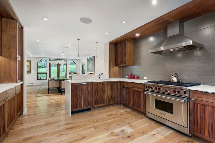 3 Bdrm 4.5 Bath #16 - Kitchen