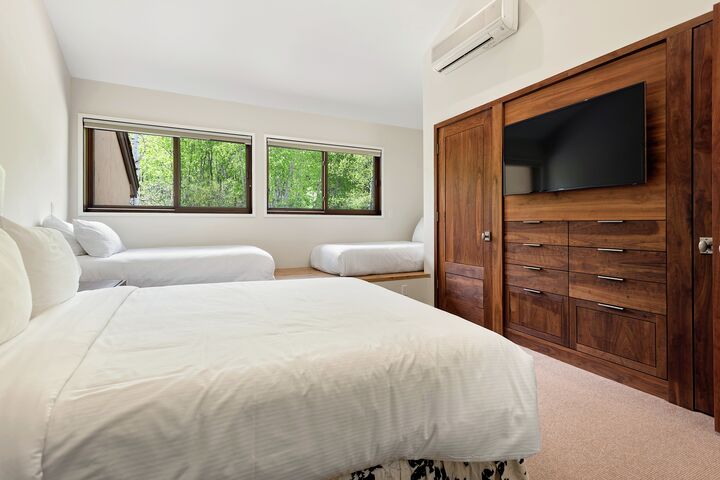 3 Bdrm 4.5 Bath #16 - Bedroom