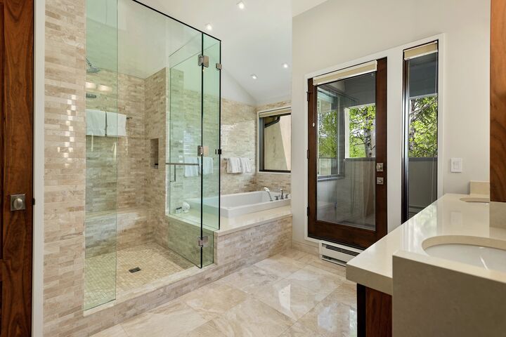 3 Bdrm 4.5 Bath #16 - Master Ensuite Bathroom