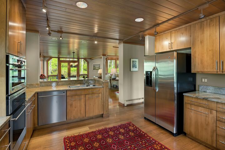 3 Bdrm 4.5 Bath #31 - Kitchen